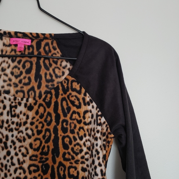 Betsey Johnson soft sweater possibly a pajama top - Picture 2 of 4